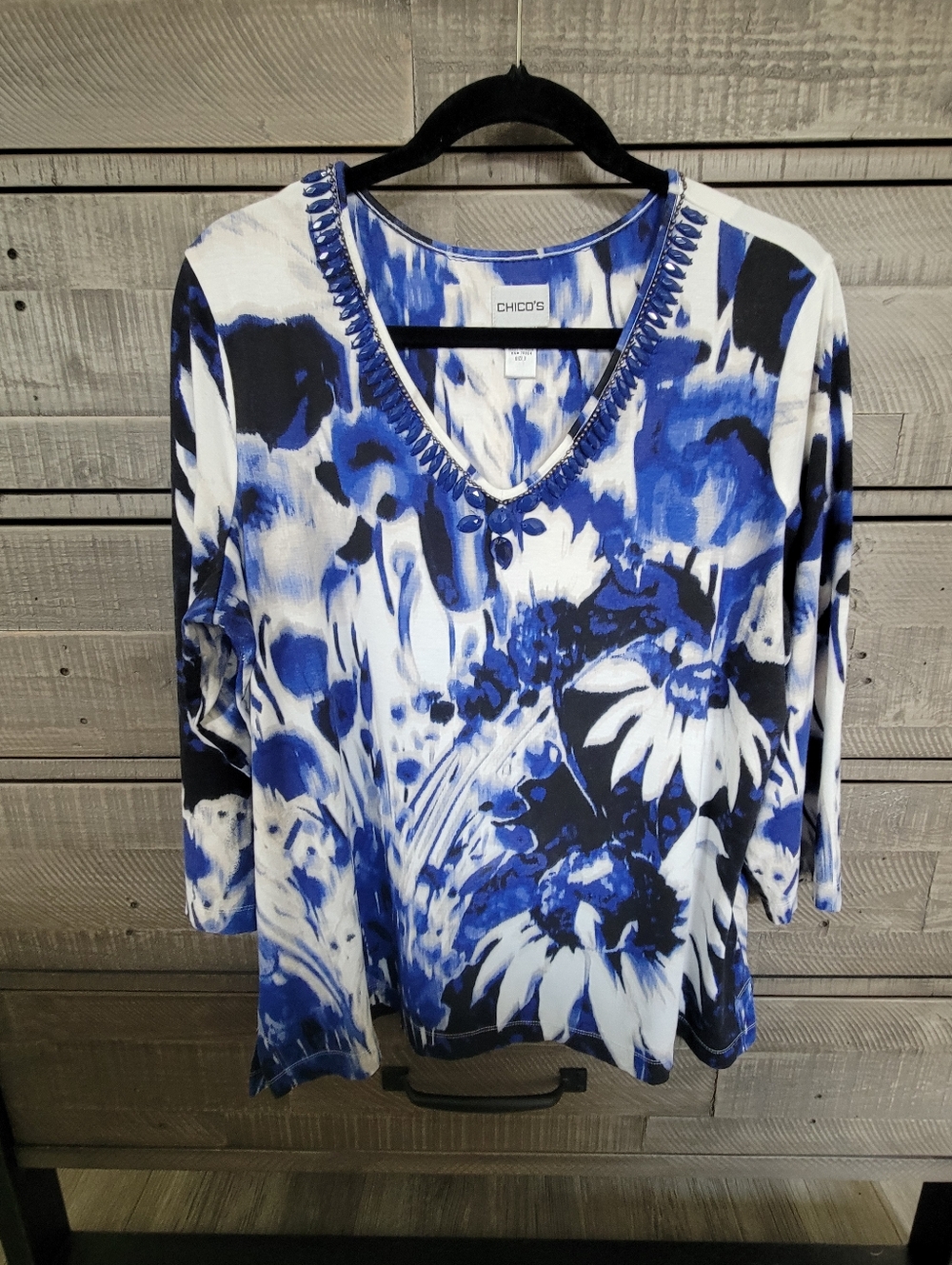 Chico's Blue and White Floral V-Neck Three quorter Sleeve Top